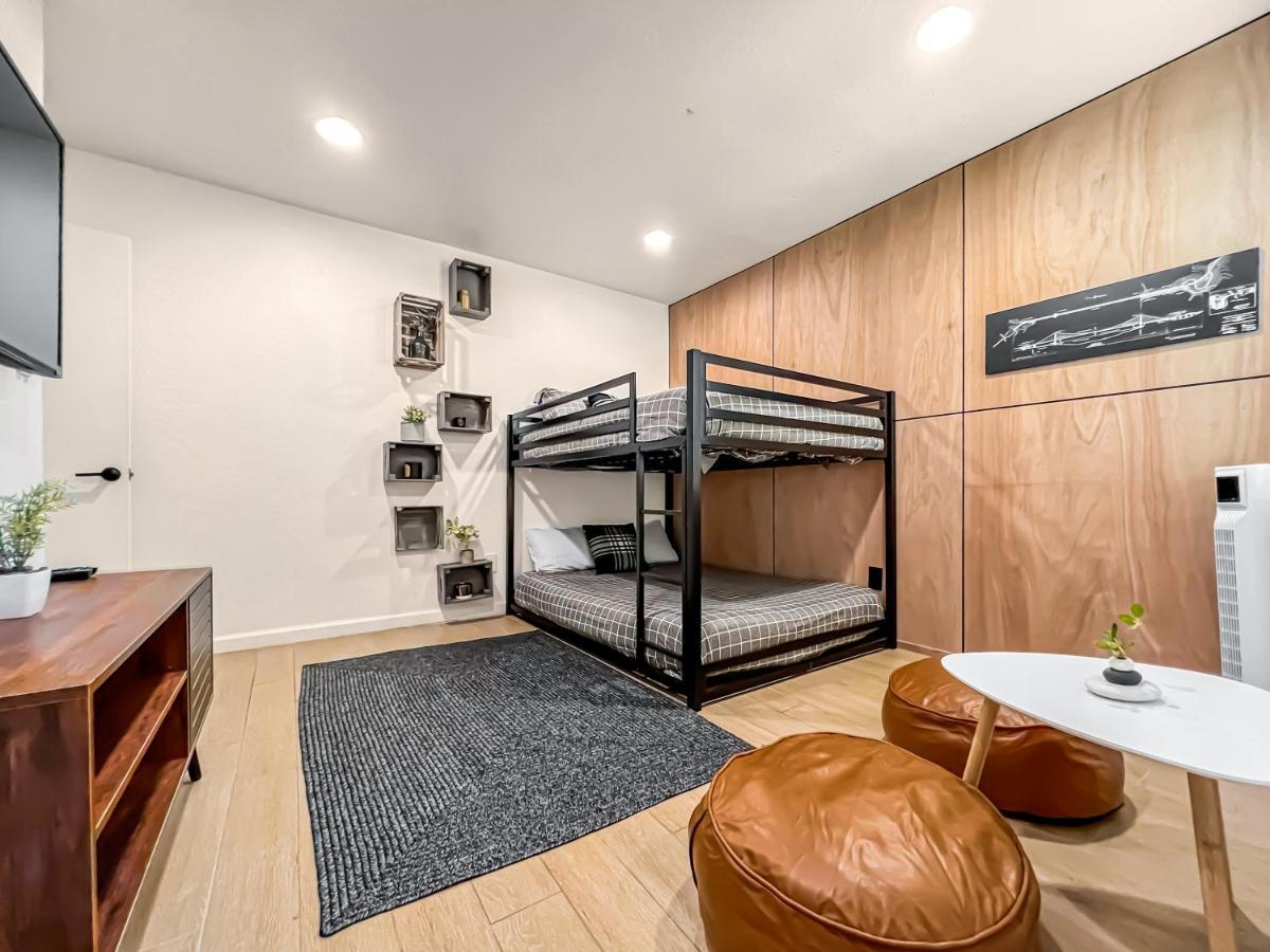 Open Airy Custom Designed Home - 2Kings - Sleeps 14 Houston Exterior foto
